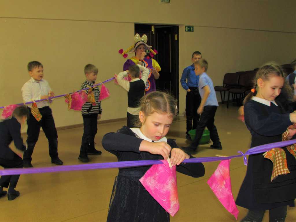 Игровая программа «Как Карлсон, Пеппи и Фрекен Бок на празднике весеннем веселились»