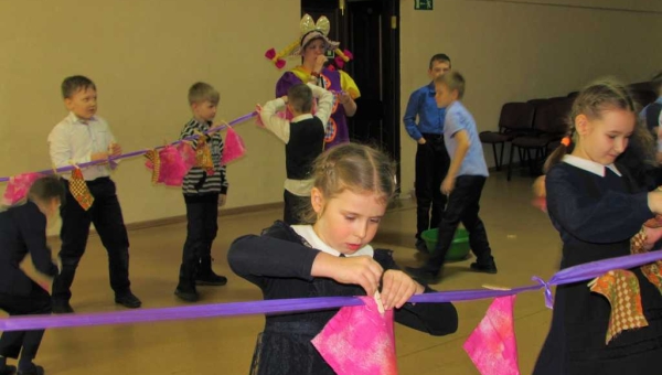 Игровая программа «Как Карлсон, Пеппи и Фрекен Бок на празднике весеннем веселились»