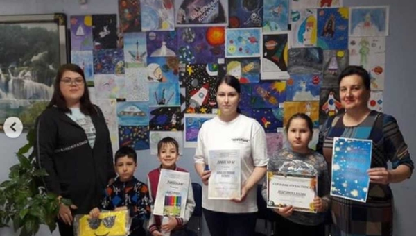 Выставка рисунков по итогам конкурса "Загадочный космос"