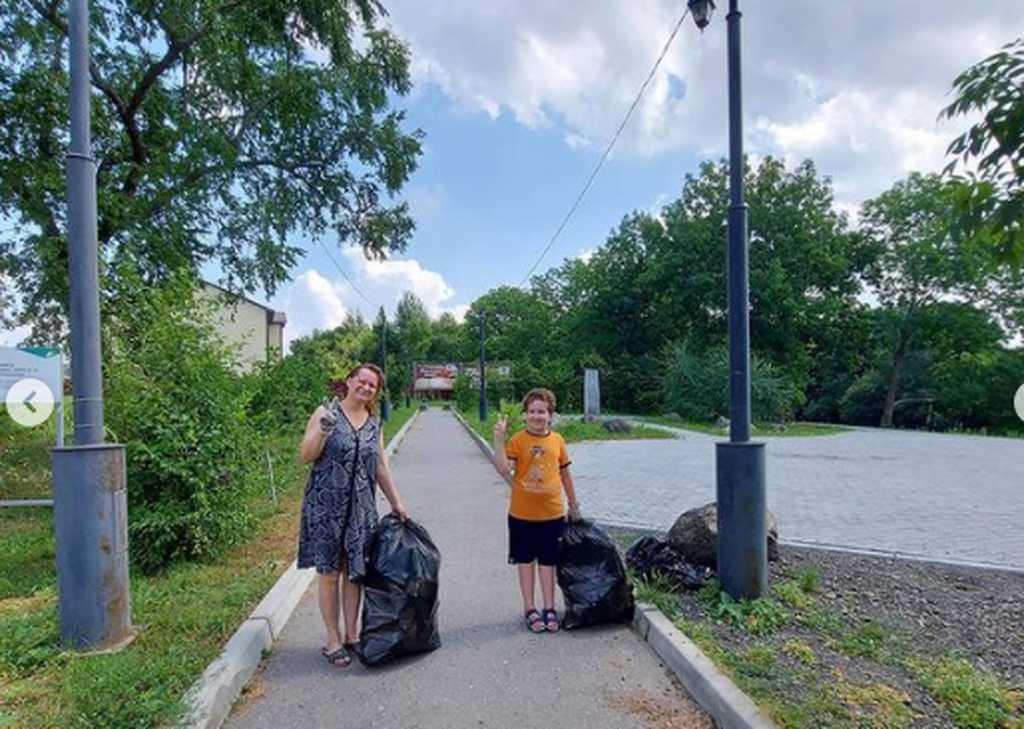 Небольшой субботник на сквере памяти по ул. Москаленко