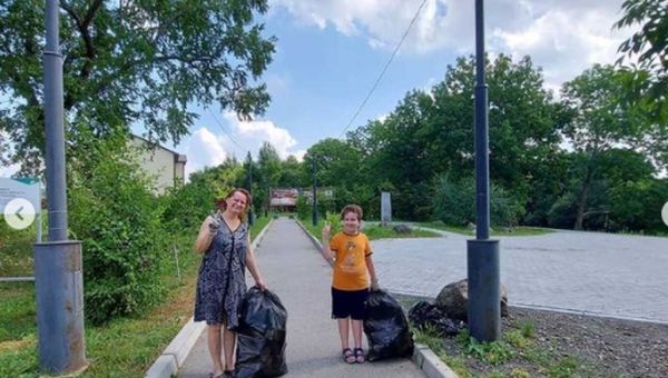 Небольшой субботник на сквере памяти по ул. Москаленко